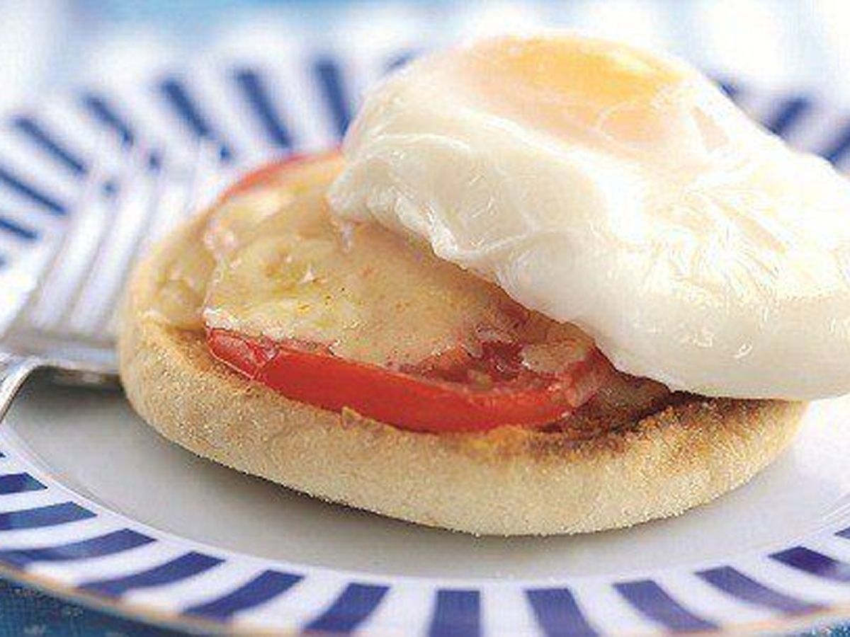 https://www.egginfo.co.uk/sites/default/files/styles/amp_1200x900_4_3/public/2022/07/microwave-poached-eggs-1300.jpg?itok=ql4LflcM