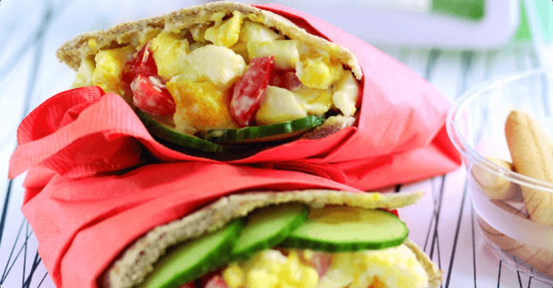 Egg and tomato pitta pockets