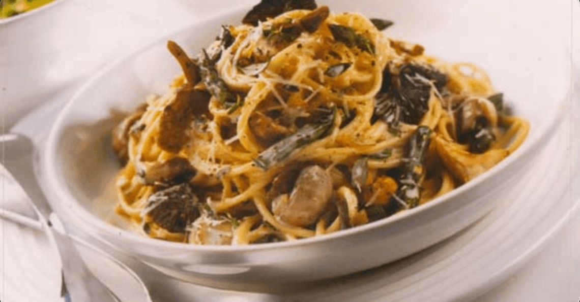 Wild mushrooms and asparagus pasta