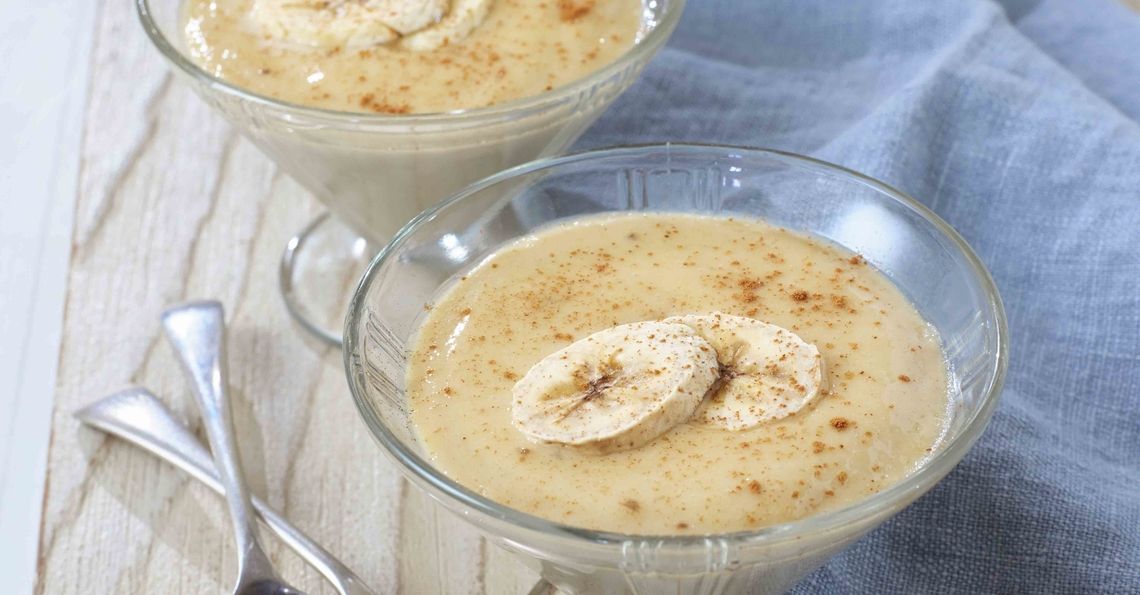 Baked banana custard pots