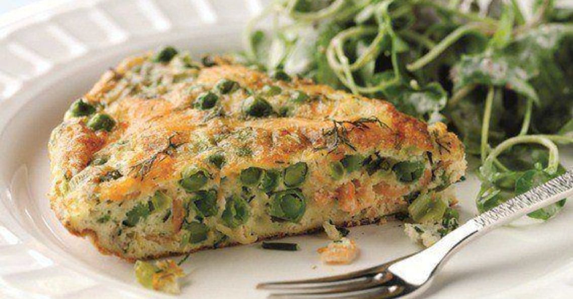 Smoked salmon and pea frittata 