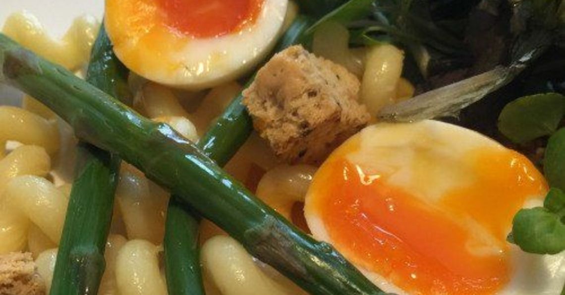 Asparagus and egg salad