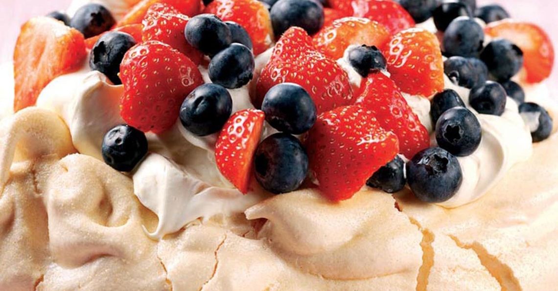 Berries & cream pavlova