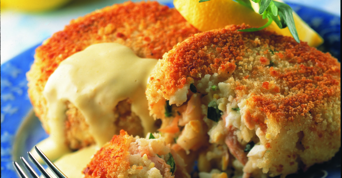 Salmon fishcakes with lemon sauce