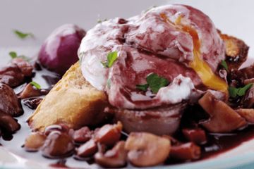 Poached eggs in red wine with smoked bacon and onions