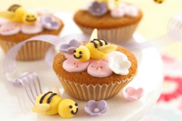 Bee cakes