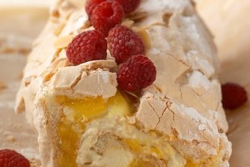 Lemon meringue roulade