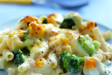 Macaroni egg and broccoli cheese