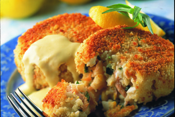 Salmon fishcakes with lemon sauce