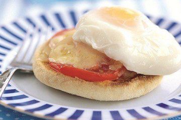 Microwave poached eggs